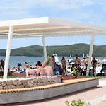 Apartman Sunny Garden Brodarica
